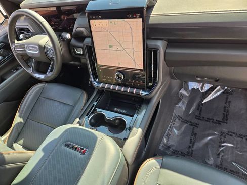 Used 2025 GMC Yukon AT4 w/ AT4 Premium Package AWD/4WD image 18