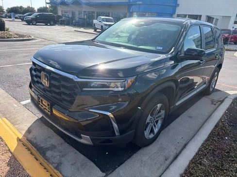 Used 2025 Honda Pilot EX-L image 2