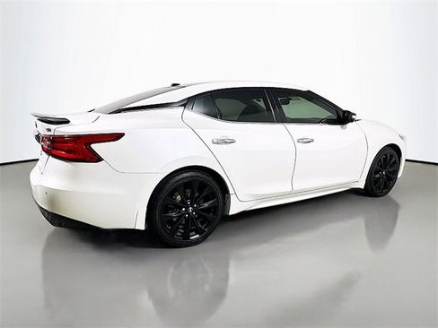Used 2017 Nissan Maxima SR w/ Midnight Edition image 7