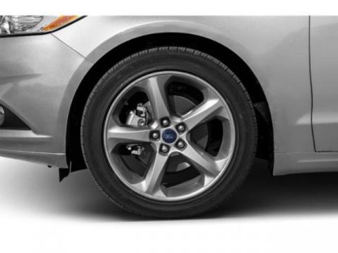 Used 2015 Ford Fusion SE w/ Equipment Group 202A image 14