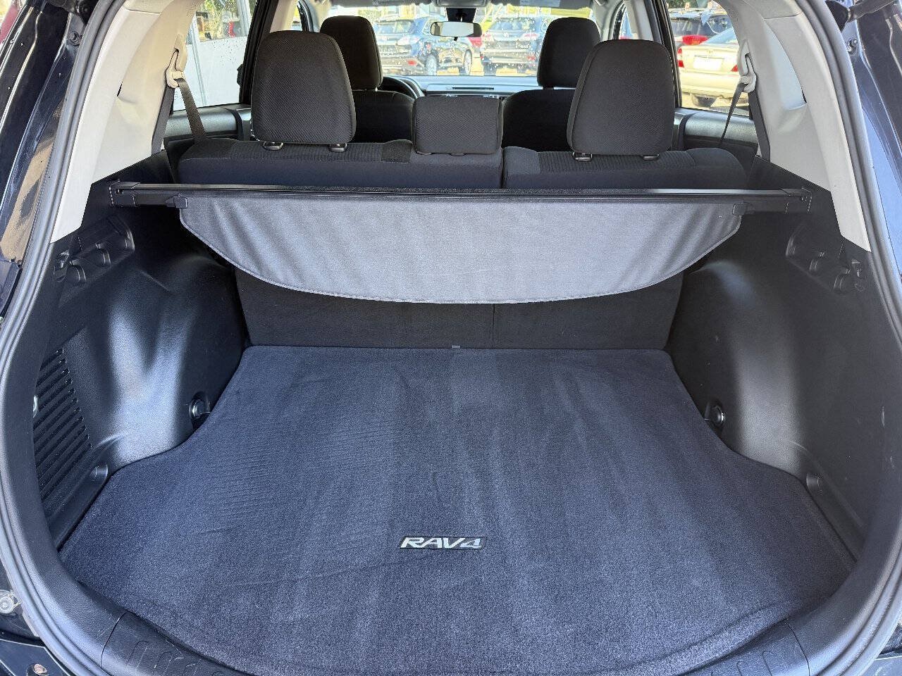 Used 2017 Toyota RAV4 LE w/ Carpet Mat Package AWD/4WD image 19