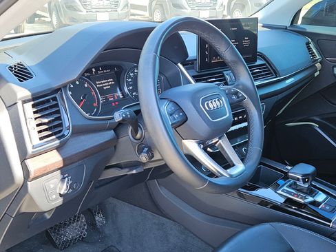 Used 2023 Audi Q5 Premium w/ Convenience Package image 10