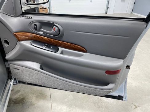 Used 2000 Buick Le Sabre Custom w/ Luxury Opt Pkg image 24