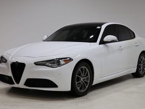 Used 2019 Alfa Romeo Giulia AWD w/ Cold Weather Package image 3