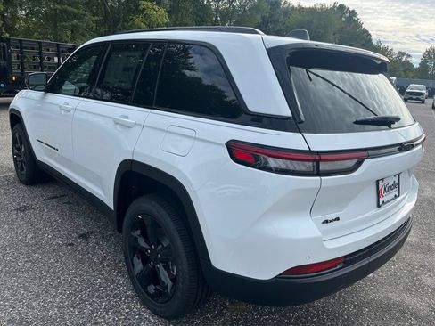 New 2025 Jeep Grand Cherokee Altitude AWD/4WD image 30