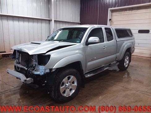 Used 2013 Toyota Tacoma 4x4 Access Cab V6 w/ TRD Sport Pkg image 3