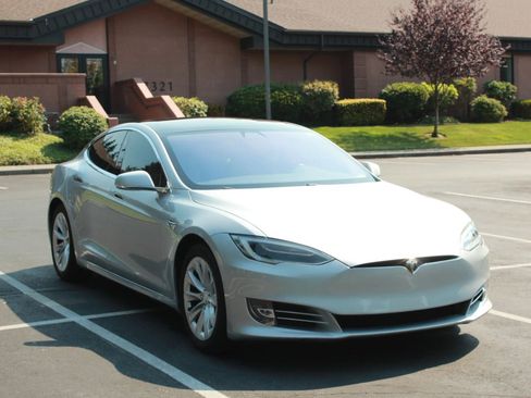 Used 2018 Tesla Model S 75D AWD/4WD image 3