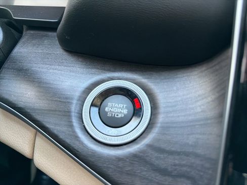 Certified 2022 Jeep Grand Cherokee Limited image 13