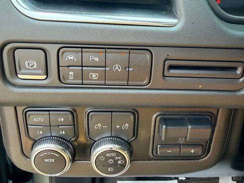 Used 2024 GMC Yukon SLT w/ SLT Luxury Package AWD/4WD image 14