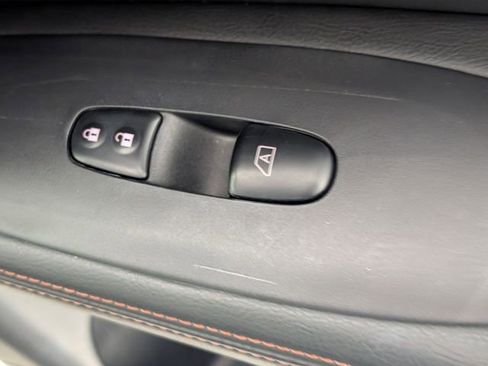 Used 2019 Nissan Pathfinder SL image 37