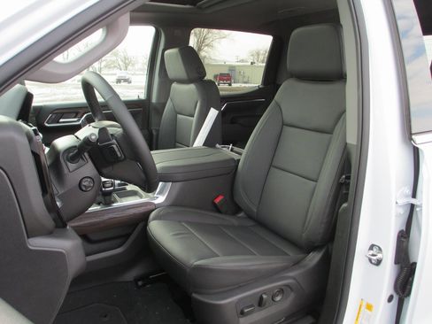 New 2026 GMC Sierra 1500 SLT image 13