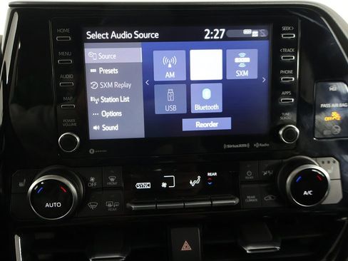 Used 2022 Toyota Highlander XLE image 46