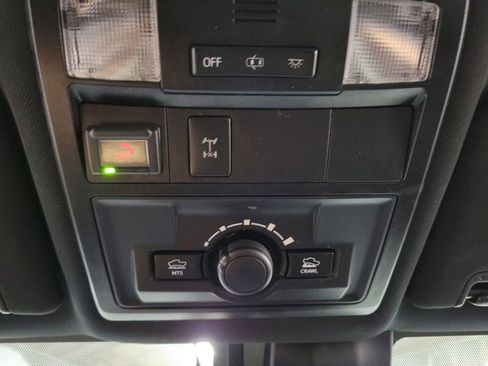 Used 2020 Toyota Tacoma TRD Off-Road AWD/4WD image 19