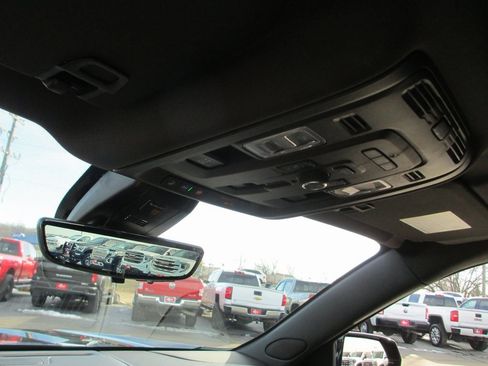 Used 2022 GMC Yukon XL Denali w/ Advanced Technology Package image 31