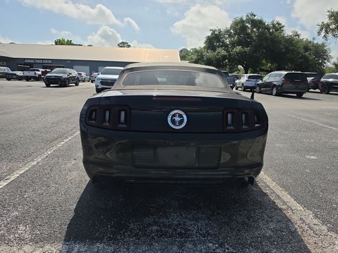 Used 2014 Ford Mustang Convertible RWD image 4