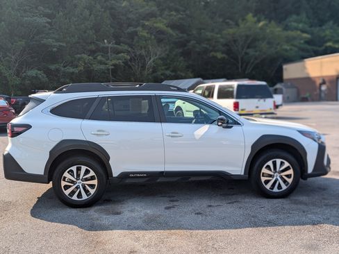 Used 2025 Subaru Outback Premium AWD/4WD image 10