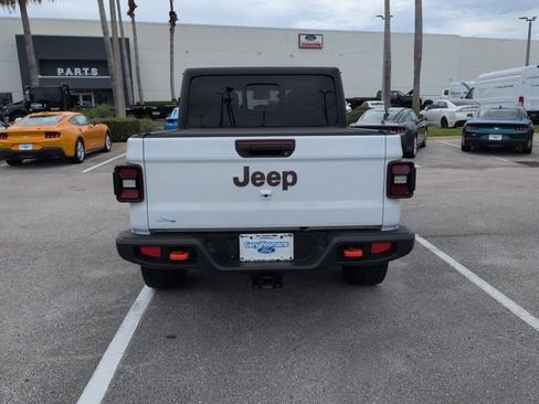 Used 2024 Jeep Gladiator Mojave w/ Technology Group AWD/4WD image 5