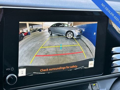 Used 2025 Toyota Camry SE w/ Convenience Package FWD image 21