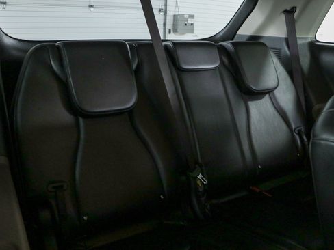Used 2025 Kia Carnival FWD image 30