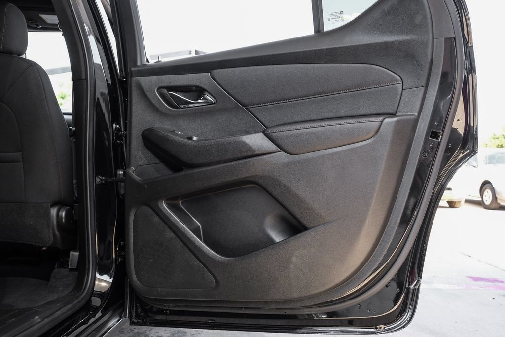 Used 2022 Chevrolet Traverse LT FWD image 50