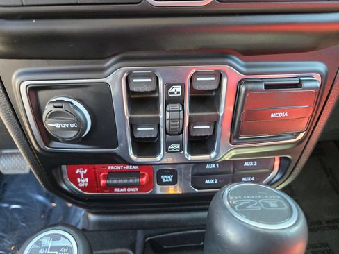 Used 2023 Jeep Wrangler Unlimited Rubicon 4xe AWD/4WD image 18