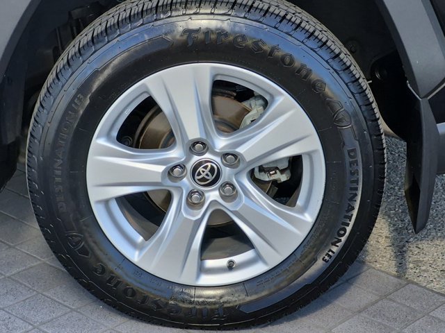 Used 2021 Toyota RAV4 XLE AWD/4WD image 13