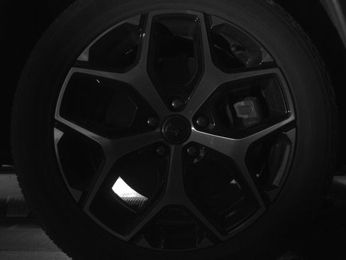 Used 2025 Jeep Compass Limited image 13