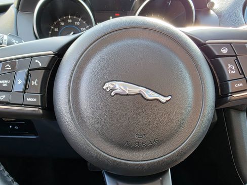 Used 2017 Jaguar F-PACE Prestige image 27