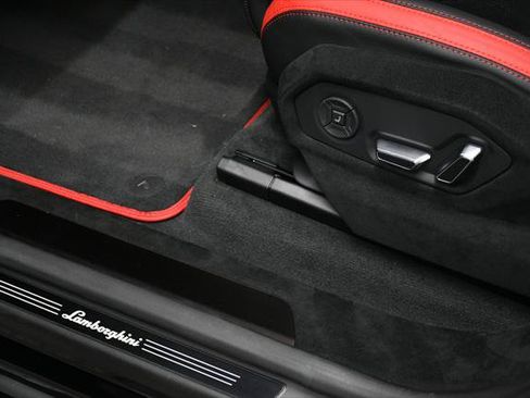 Used 2024 Lamborghini Urus Performante AWD/4WD image 47