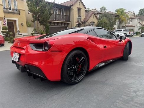 Used 2018 Ferrari 488 GTB RWD image 8