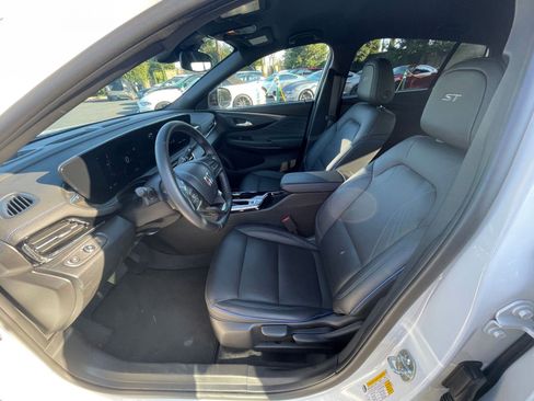Used 2025 Buick Envista Sport Touring FWD image 25