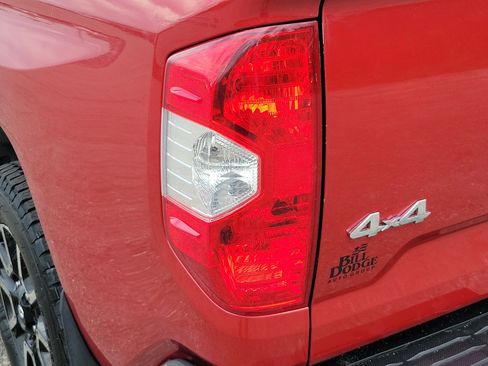 Used 2015 Toyota Tundra SR5 AWD/4WD image 11