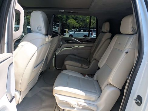 Used 2023 Cadillac Escalade ESV Sport Platinum AWD/4WD image 17