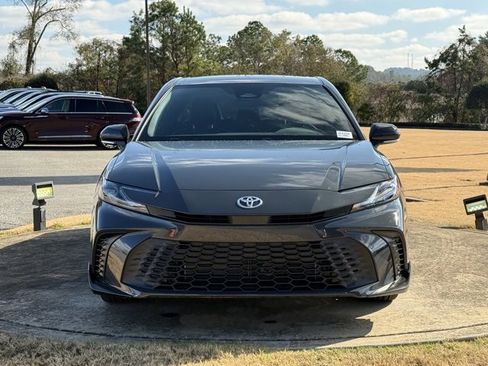 Used 2025 Toyota Camry SE image 2