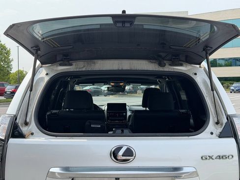 Used 2023 Lexus GX 460 Premium w/ Accessory Package AWD/4WD image 8