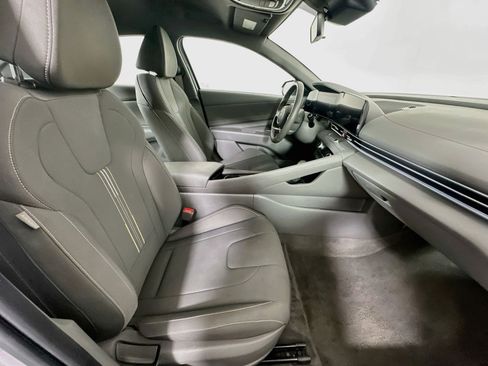 Used 2025 Hyundai Elantra SEL FWD image 30