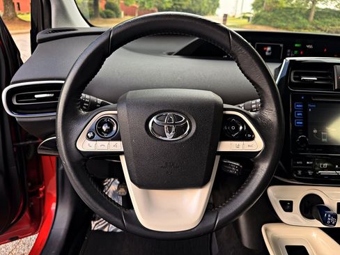 Used 2016 Toyota Prius Three Touring FWD image 11