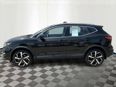 Used 2020 Nissan Rogue Sport SL image 2