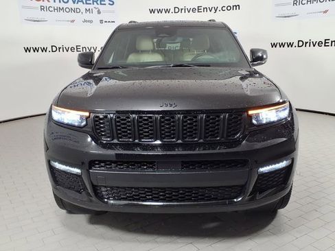 Used 2024 Jeep Grand Cherokee L Limited w/ Black Appearance Package AWD/4WD image 2