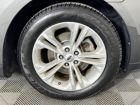 Used 2018 Ford Taurus SEL image 44