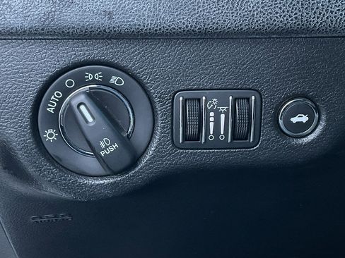 Used 2022 Chrysler 300 S image 28