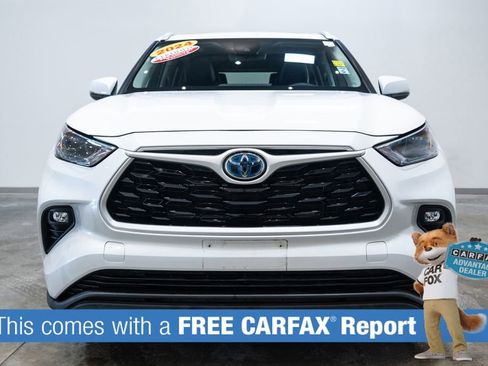 Certified 2024 Toyota Highlander XLE image 2