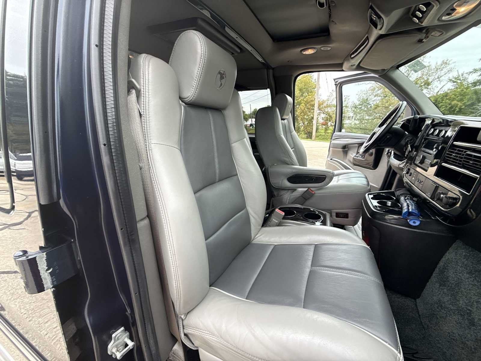 Used 2015 Chevrolet Express 2500 RWD image 26