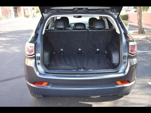 Used 2018 Jeep Compass Latitude FWD image 21