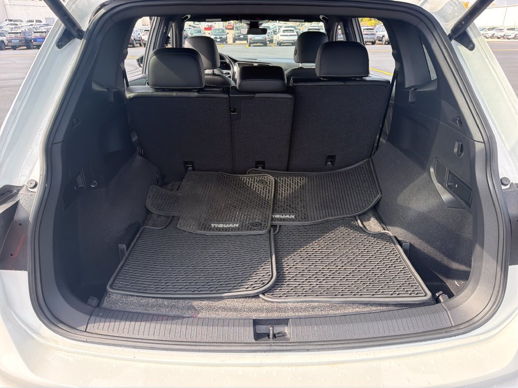 Certified 2024 Volkswagen Tiguan SE R-Line AWD/4WD image 28