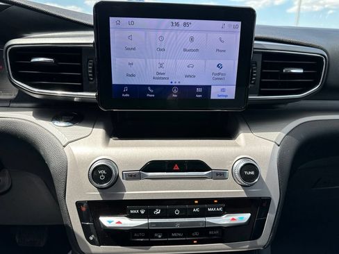 Used 2023 Ford Explorer XLT w/ Equipment Group 202A AWD/4WD image 20