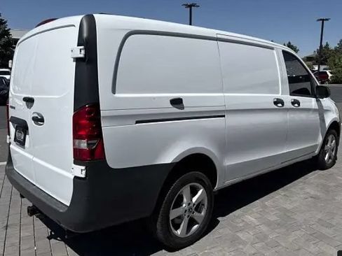Used 2023 Mercedes-Benz Metris image 2
