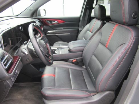 Certified 2024 Chevrolet Traverse RS w/ LPO, Floor Liner Package AWD/4WD image 9