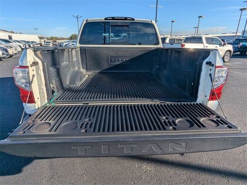 Used 2019 Nissan Titan SV image 13