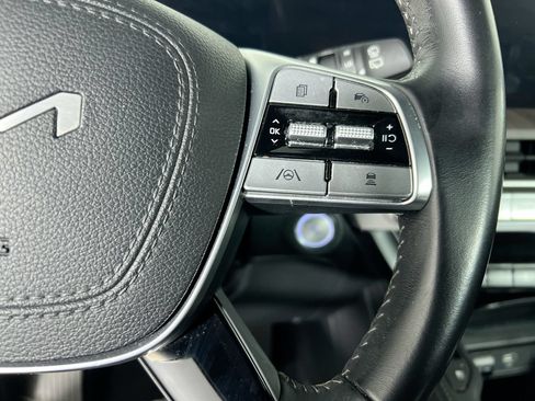 Used 2024 Kia Telluride EX w/ EX Captain's Chair Package FWD image 17
